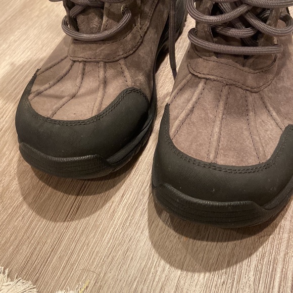 Ugg Grey Plaid Adirondack Winter Boots - Picture 8 of 8